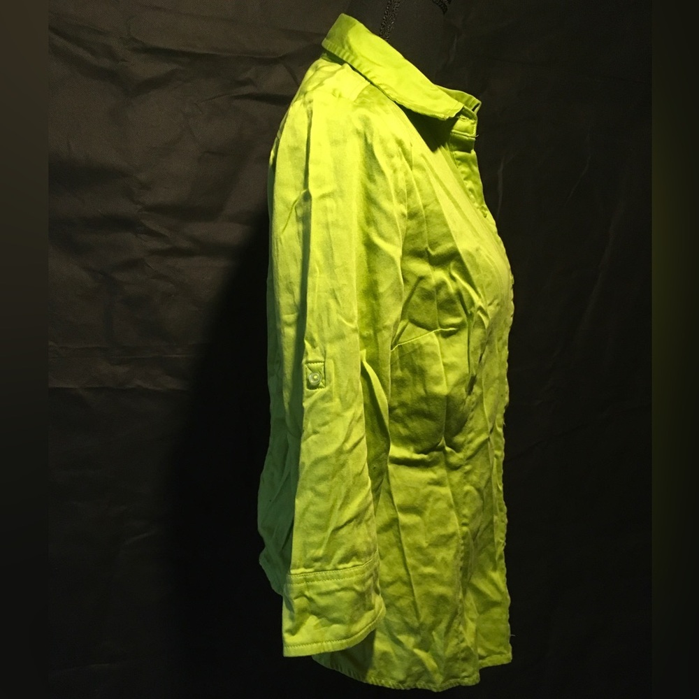 Bright Green 3/4 sleeve blouse - Picture 2 of 4